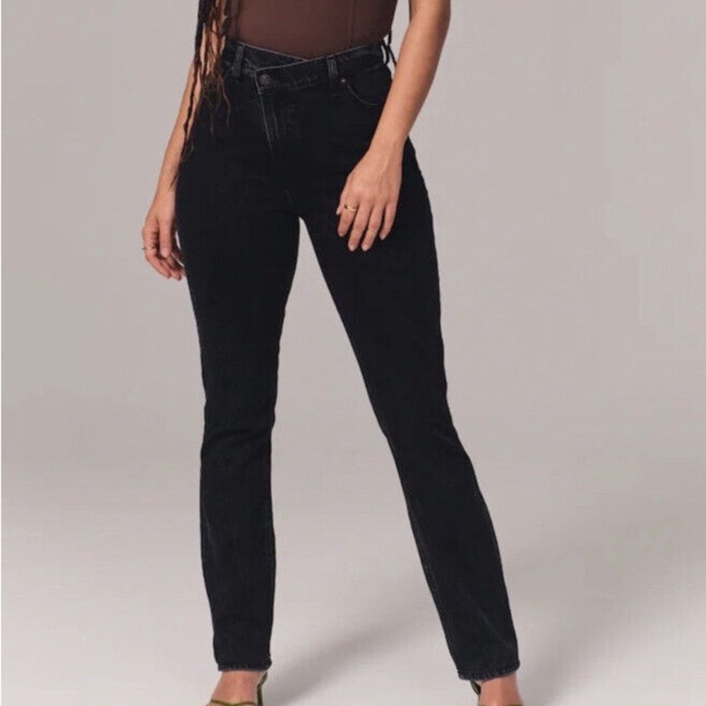 Abercrombie and Fitch 90’s Slim Straight Ultra High Rise Jeans